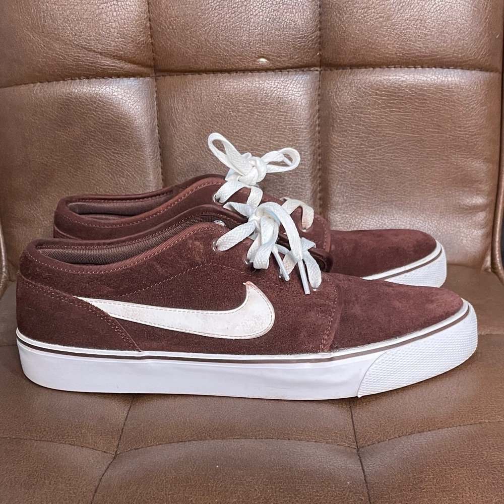 Nike Low Top Skate Men's Maroon and White Sneakers - Picture 5 of 11